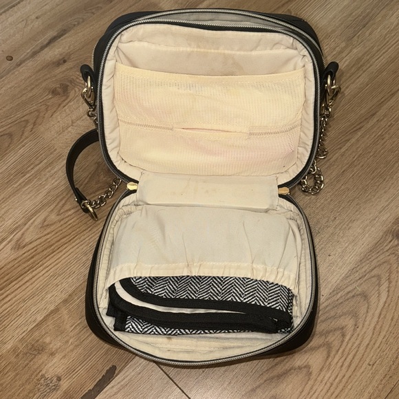 ITZY RITZY CROSSBODY DIAPER BAG - Picture 5 of 6